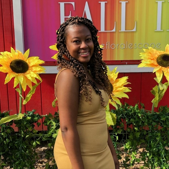 Tia's Posh Show. 💜Like this listing to be tagged and notified. - Picture 4 of 10